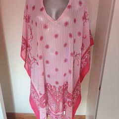 Pink kaftan one size fits all.Postage included