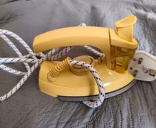Hinari Travel Iron