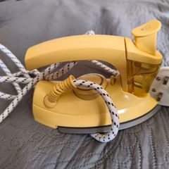 Hinari Travel Iron