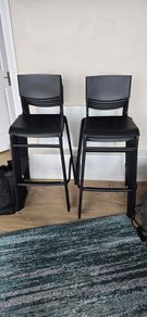 Bar stools - like new
