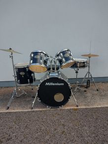 Full Drum Kit.
