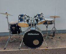 Full Drum Kit.