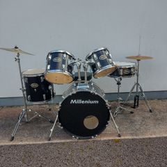 Full Drum Kit.