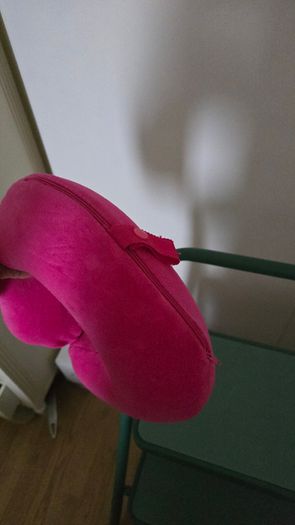 Travel neck pillow