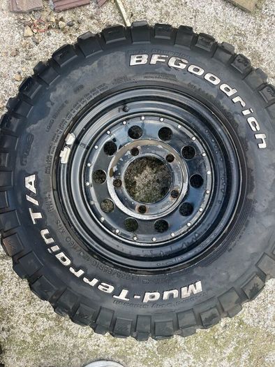 6 BFGoodrich 235/85R16 Tyres and Black Steel Rims