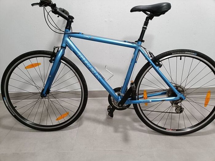 New Trek size M hybrid bike.