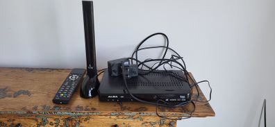 Indoor aerial & Saorview box