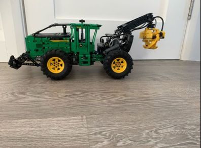 Lego Technic 42157 John Deere 948L-II Skidder