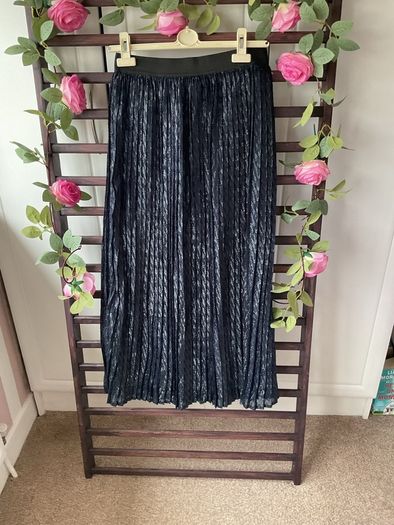 skirt Bnwt navy party wear skirt size medium large lilie rose brand