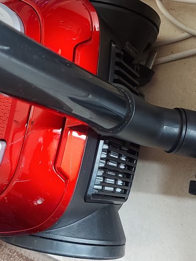 Morphy Richards Vacuum Cleaner, Model 980564, Red, in excellent condition and great suction