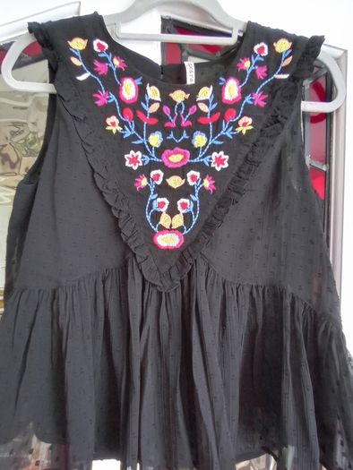 Ladies Tops 8/10
