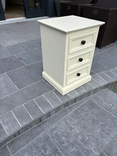 Bedside lockers