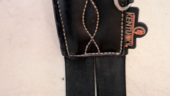 Kentucky Horsewear stud girth black