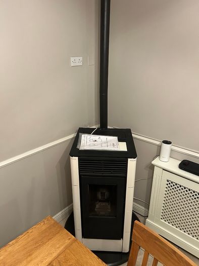 Wood pellet stove