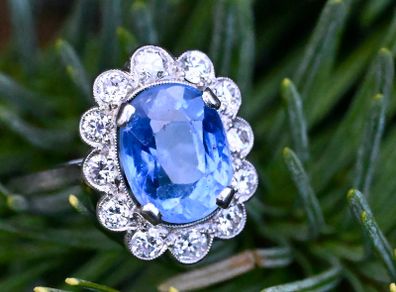 Beautiful Art Deco Sapphire & Diamond Ring - Platinum