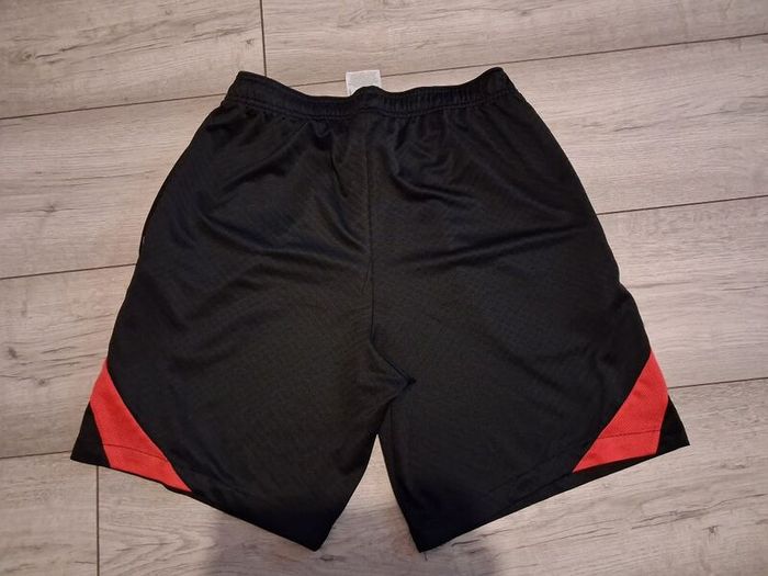 Liverpool F.C. Strike Shorts - Size - Medium - RRP - 49.99 - Open To Offers!!