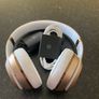 Beats Solo 3 gold headphones Image 2