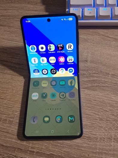Samsung Flip 7 USED for 3 weeks