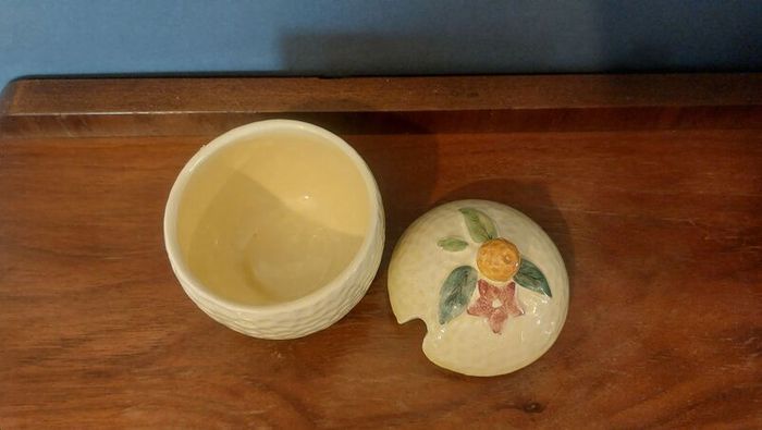 Delightful Lidded Preserve/Marmalade Pot in the Shape of a Juicy Lemon Fruit with a Leafy and Floral decoration and Finial, by Keele Street Pottery Company, Circa 1950, Funky MCM Chic