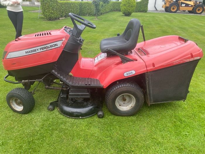 Ride on lawnmower