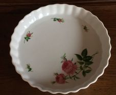 Christineholm Ceramic floral roses 10 inch Flan dish