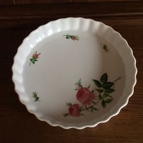 Christineholm Ceramic floral roses 10 inch Flan dish