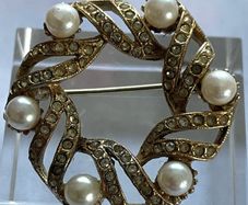 vintage brooch pearl and diamond rhinestones
