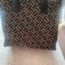 Tommy Hilfiger Handbag, Black and Cream (Advertised on Vinted; lmck41) Image 3