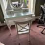makeup table + chair Image 3