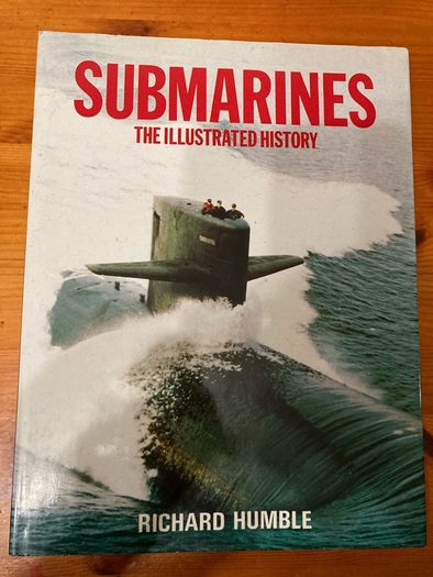 War book 'Submarines.The Illustrated History'