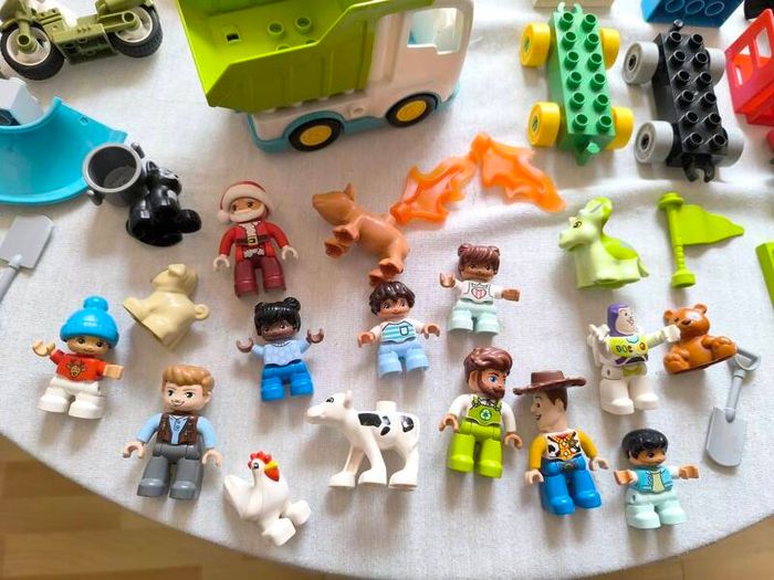 Lego Duplo Bundle (Many Minifigures)