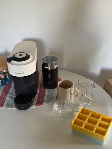 nespresso vertuo coffee machine & milk frozer + capsules