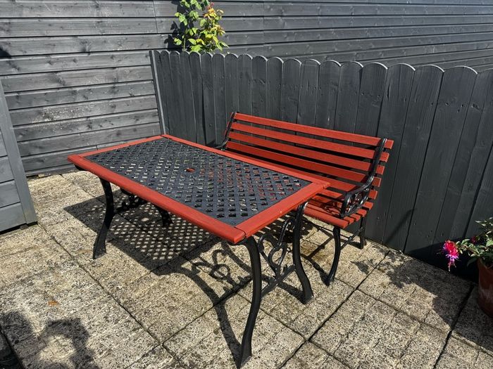 Garden table & bench