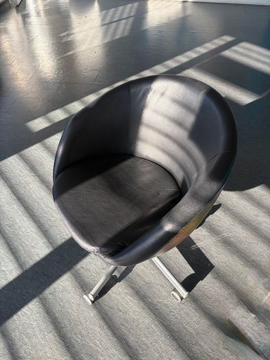 IKEA SKRUVSTA Swivel Chair in Black Faux Leather