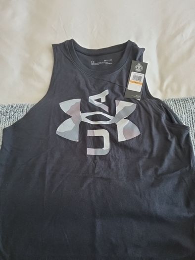 Under Armour top
