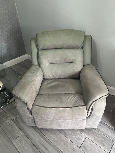 Recliner sofas