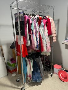 Girls dresses, coats etc from age 3 to age 10, prices start from 5 Euro + free items