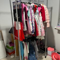 Girls dresses, coats etc from age 3 to age 10, prices start from 5 Euro + free items