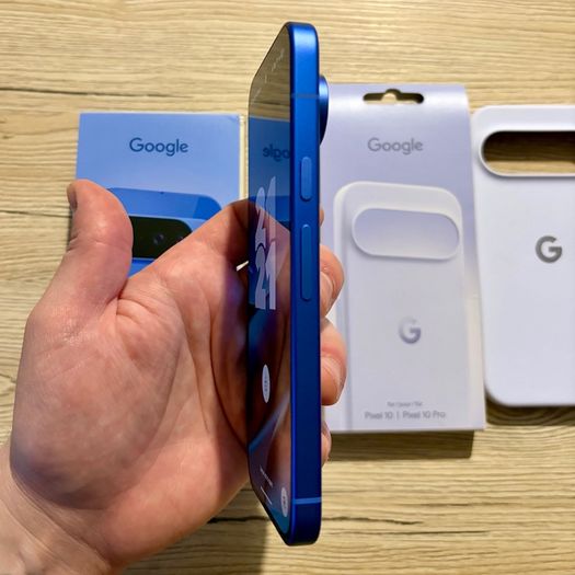 BRAND NEW Pixel 10 128GB - Indigo Blue - Unlocked + Google Case