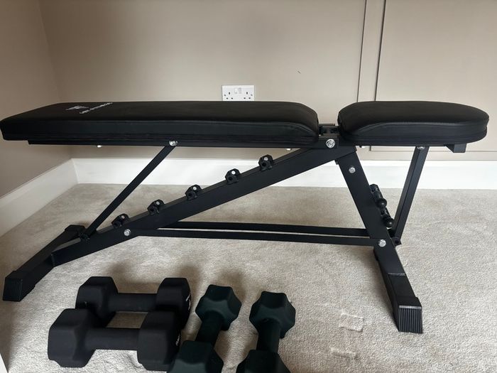 Weight bench & dumbbells