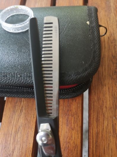 Instrument hair cutting sissors