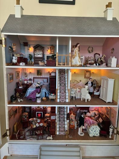 Stunning Georgian Dolls house