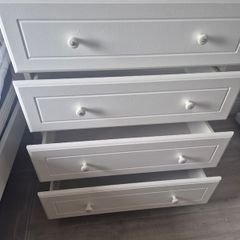 Chest of drawers