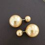 Shell pearl double-sided stud earrings Image 3