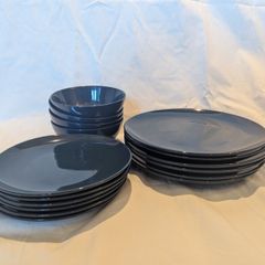 IKEA Tableware 16 pcs (plates + bowls)