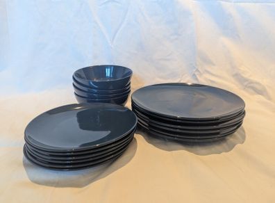 IKEA Tableware 16 pcs (plates + bowls)