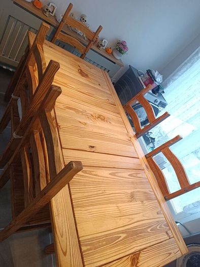 Table with 6 chairs