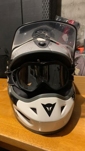 Dainese full face 58cm (M), goggles.