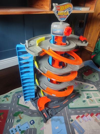 Hot Wheels Mega Garage