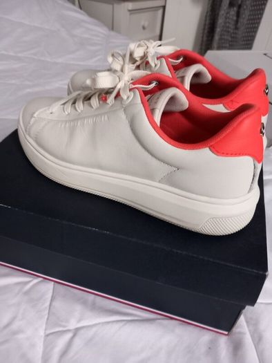 tommy hilfiger trainers